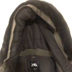 Zara men’s olive green parka. Large.